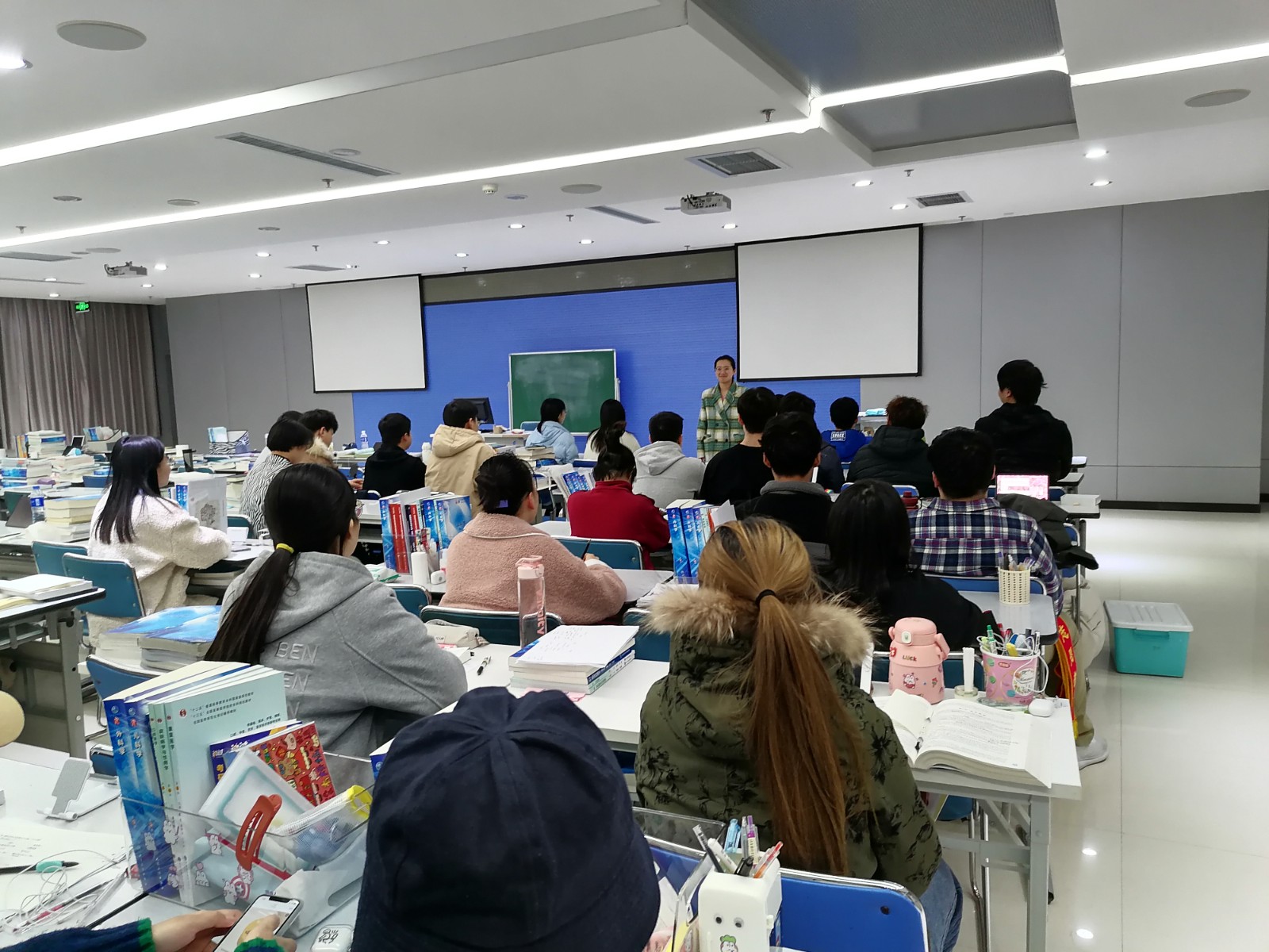 关于承德市中心医院（承德医学院第二附属医院）黄牛随时帮患者挂号的信息