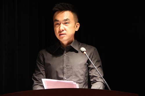 外语教学部胡静波老师代表教师发言